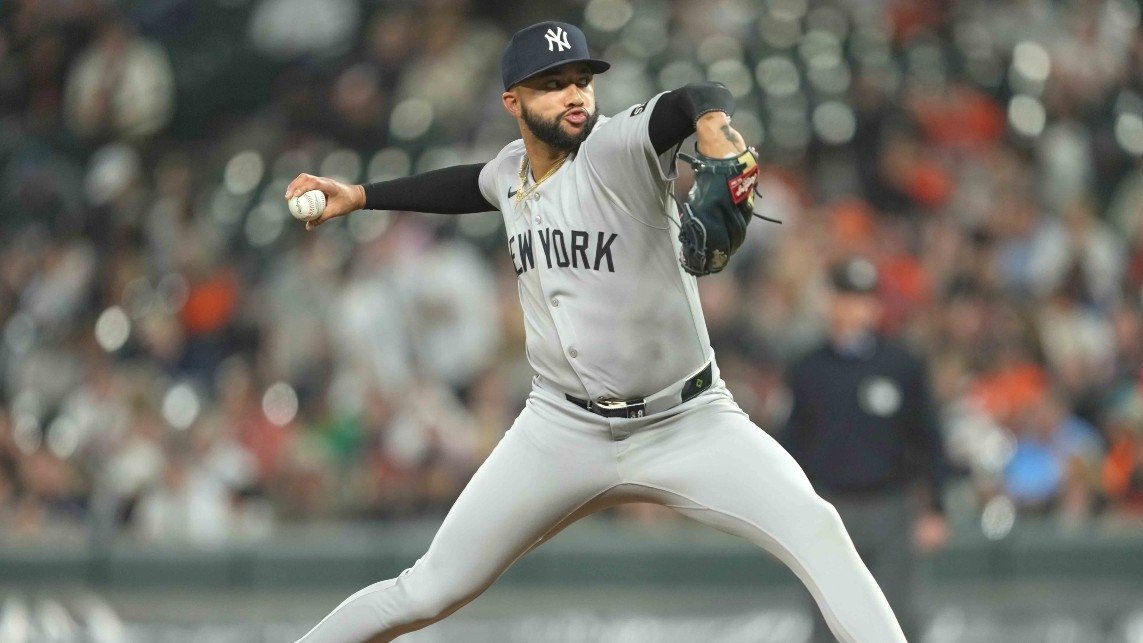 New York Yankees pitcher Devin Williams (38) pitches in the eighth inning against the Baltimore Orioles at Oriole Park at Camden Yards.
