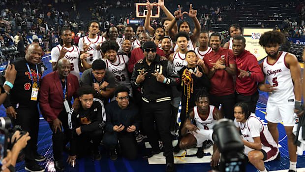 MC Hammer joins the Tuskegee Golden Tigers 