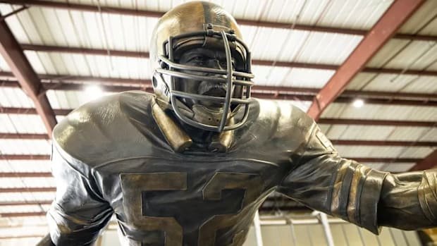 Robert Brazile's Statue in Mobile, Alabama
