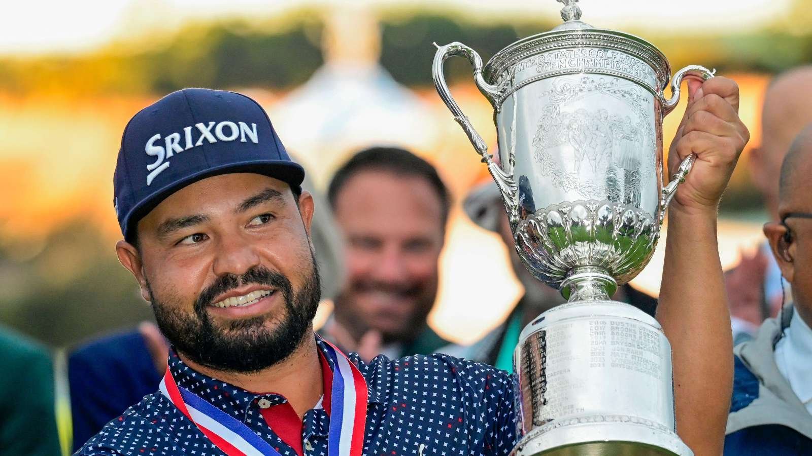JJ Spaun holds up the US Open trophy
