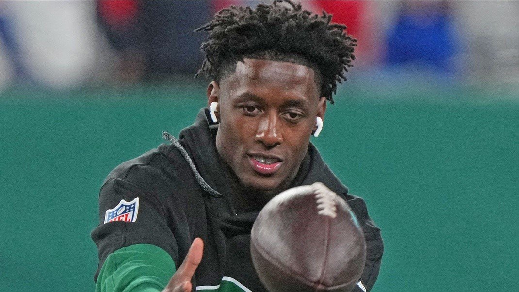East Rutherford, NJ -- October 14, 2024 -- Sauce Gardner of the Jets during pre game warm ups. The Buffalo Bills came to MetLife Stadium to play the NY Jets. The Jets played their first game under new interim head coach Jeff Ulbrich.