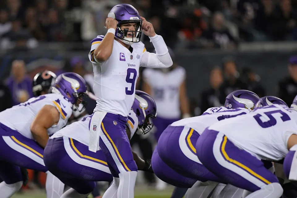 Minnesota Vikings quarterback J.J. McCarthy (9) talks to teammates during the first half of an NFL football game against the Chicago Bears in Chicago, Monday, Sept. 8, 2025. (AP Photo/Nam Y. Huh)